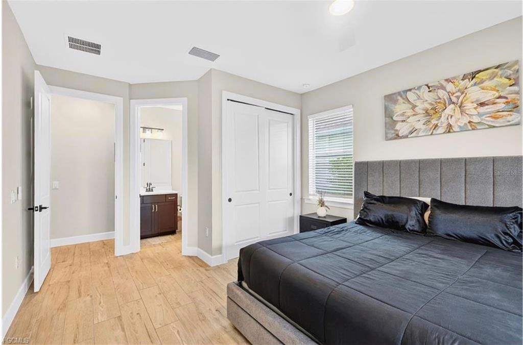 En Venta: $825,000 (5 camas, 5 baños, 4554 Pies cuadrados)