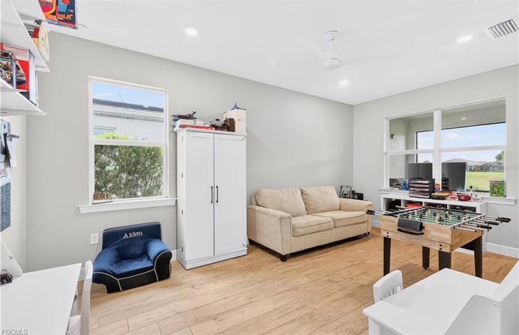 En Venta: $825,000 (5 camas, 5 baños, 4554 Pies cuadrados)