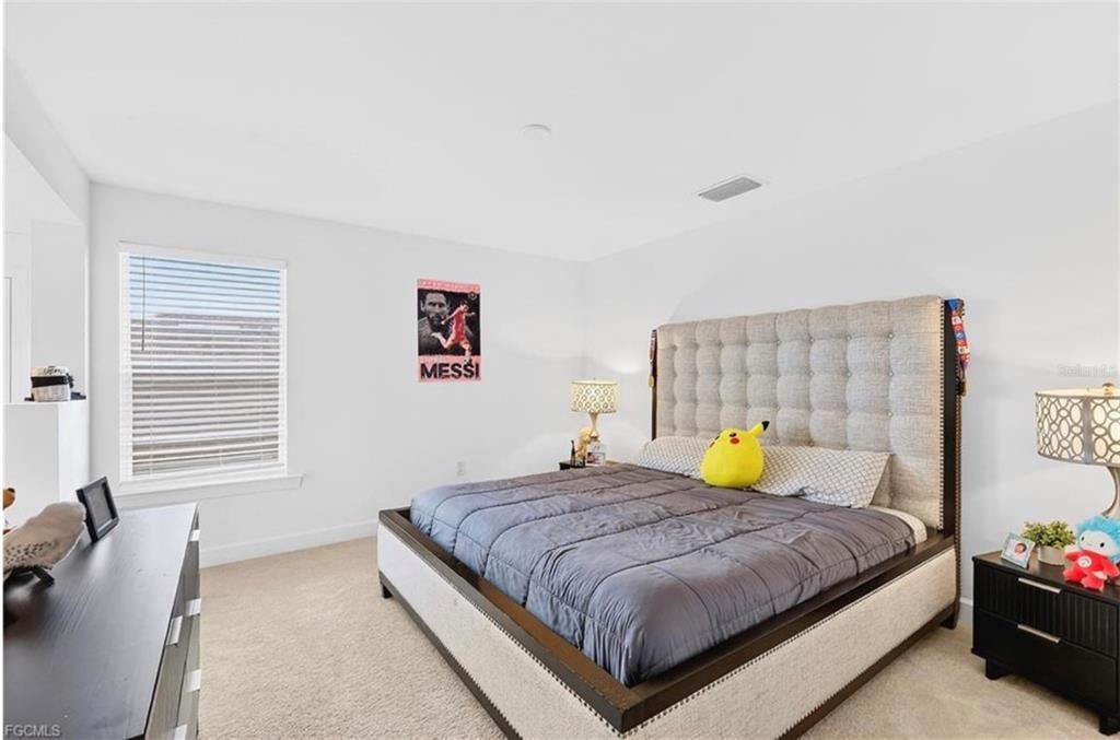 En Venta: $825,000 (5 camas, 5 baños, 4554 Pies cuadrados)