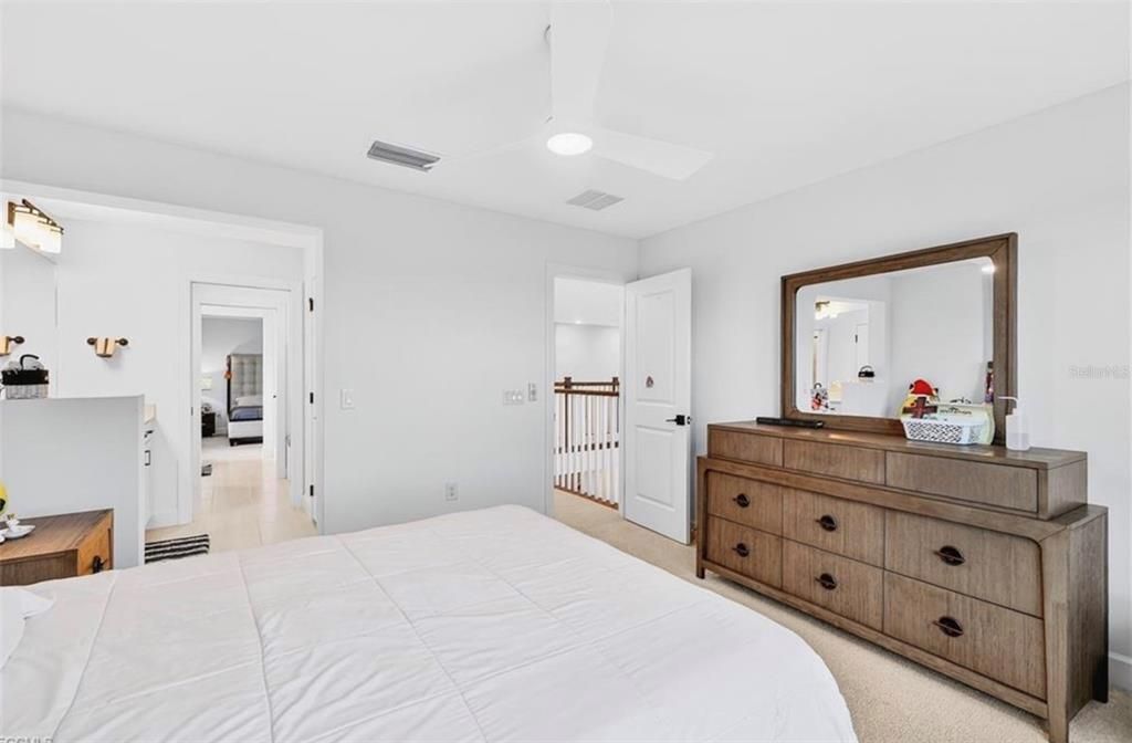 En Venta: $825,000 (5 camas, 5 baños, 4554 Pies cuadrados)