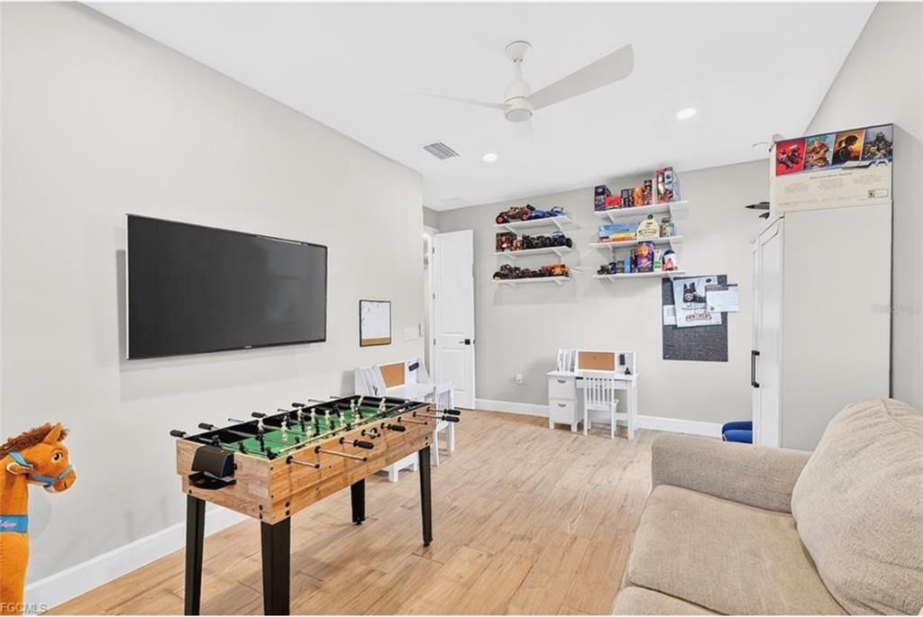 En Venta: $825,000 (5 camas, 5 baños, 4554 Pies cuadrados)