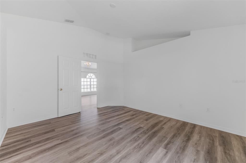 Active With Contract: $265,000 (3 beds, 2 baths, 1292 Square Feet)