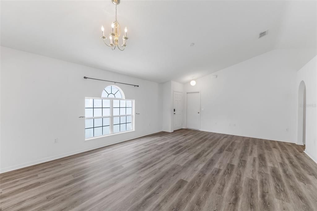 Active With Contract: $265,000 (3 beds, 2 baths, 1292 Square Feet)