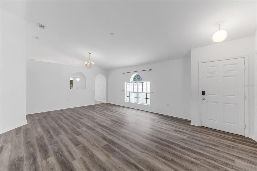 Active With Contract: $265,000 (3 beds, 2 baths, 1292 Square Feet)