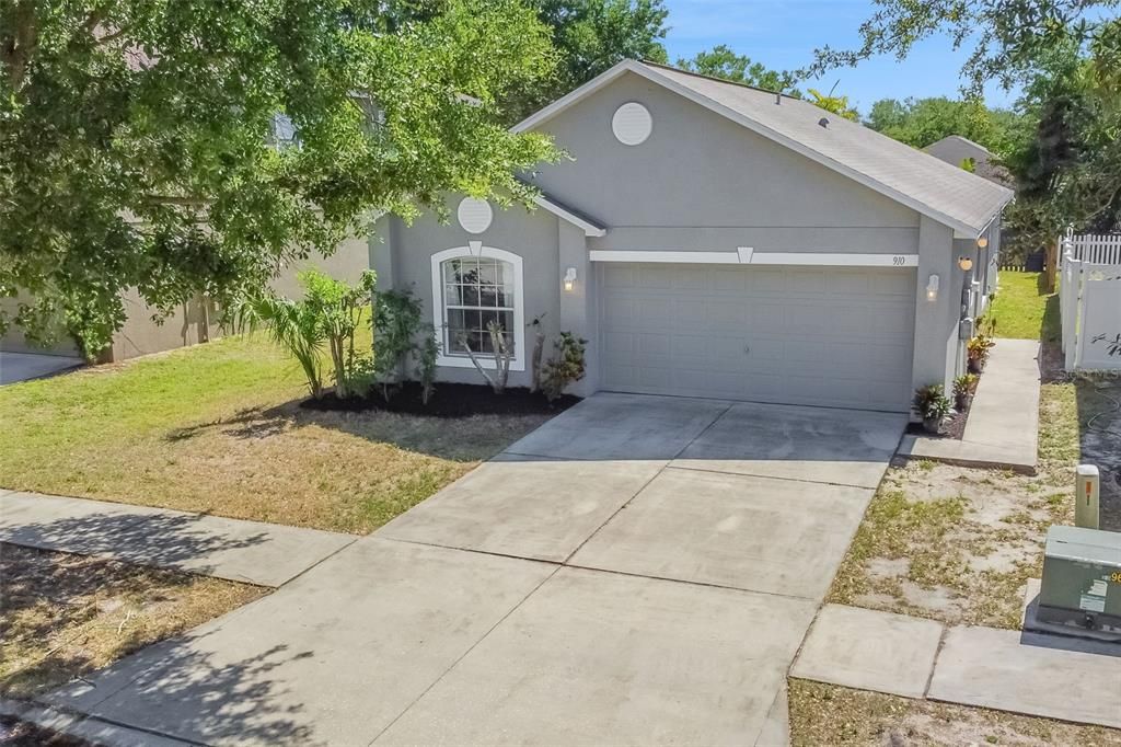 Active With Contract: $265,000 (3 beds, 2 baths, 1292 Square Feet)