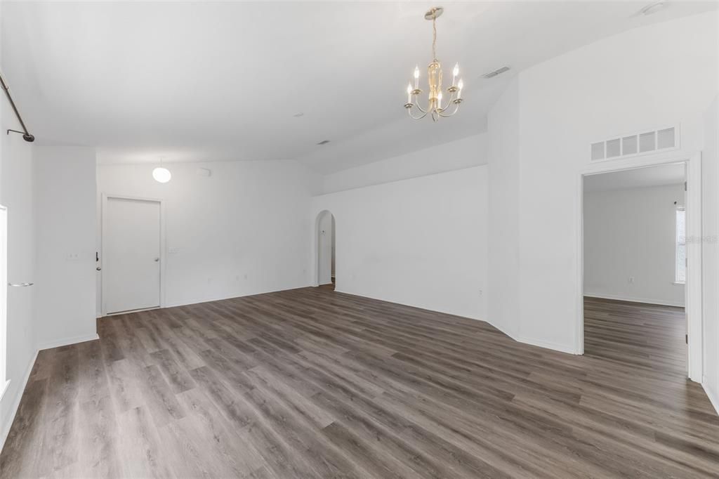 Active With Contract: $265,000 (3 beds, 2 baths, 1292 Square Feet)