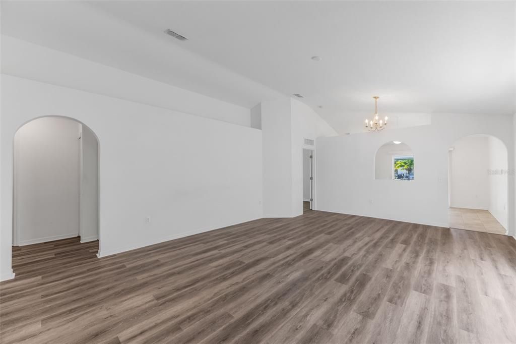 Active With Contract: $265,000 (3 beds, 2 baths, 1292 Square Feet)