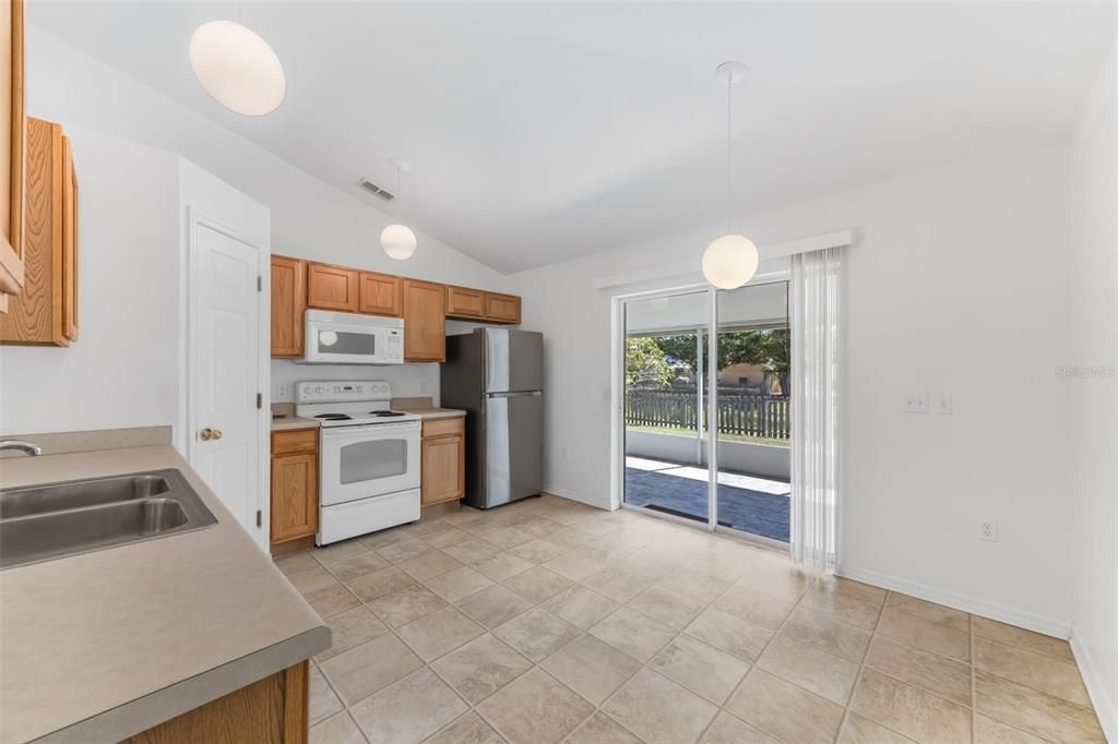 Active With Contract: $265,000 (3 beds, 2 baths, 1292 Square Feet)