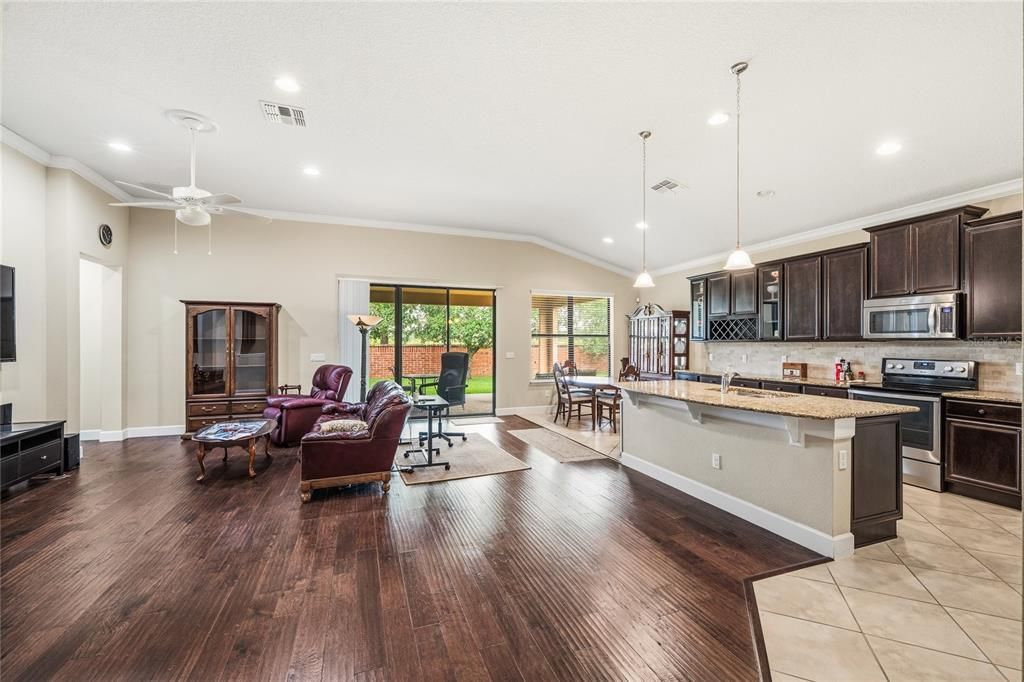 Active With Contract: $725,000 (5 beds, 3 baths, 2464 Square Feet)