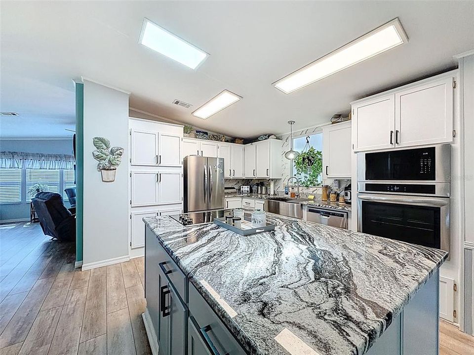 На продажу: $215,000 (3 спален, 2 ванн, 1798 Квадратных фут)