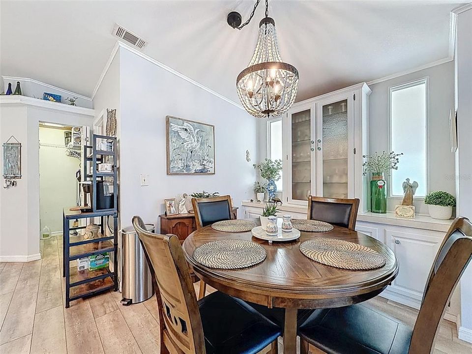 На продажу: $215,000 (3 спален, 2 ванн, 1798 Квадратных фут)