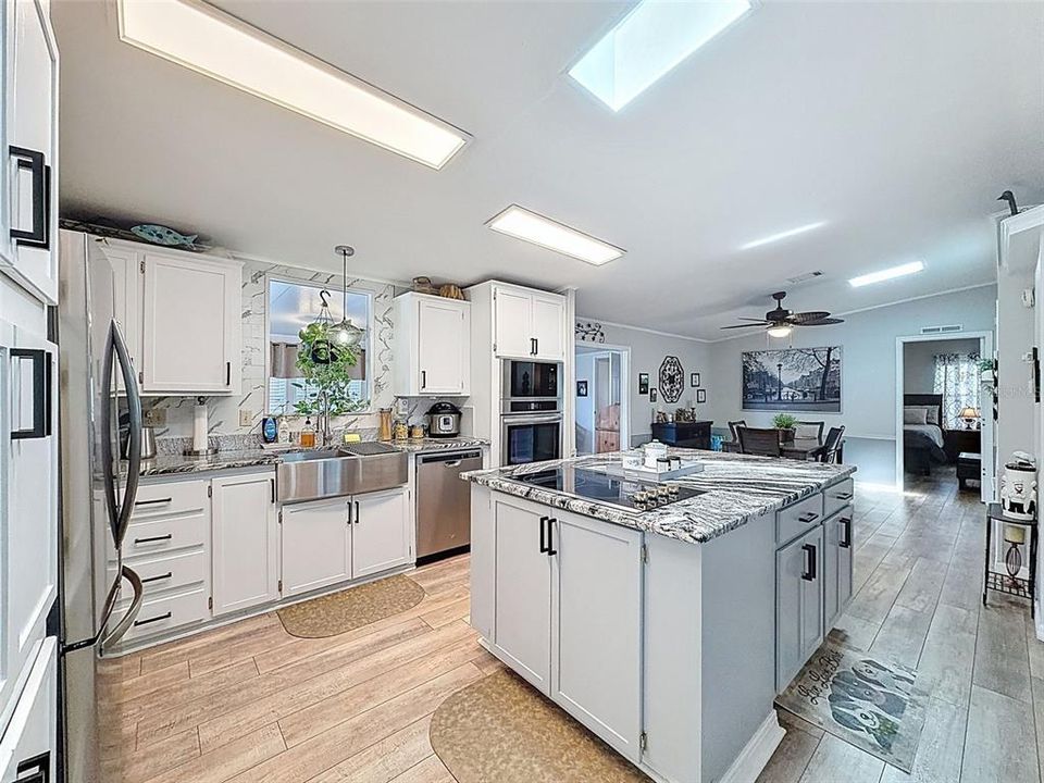 На продажу: $215,000 (3 спален, 2 ванн, 1798 Квадратных фут)