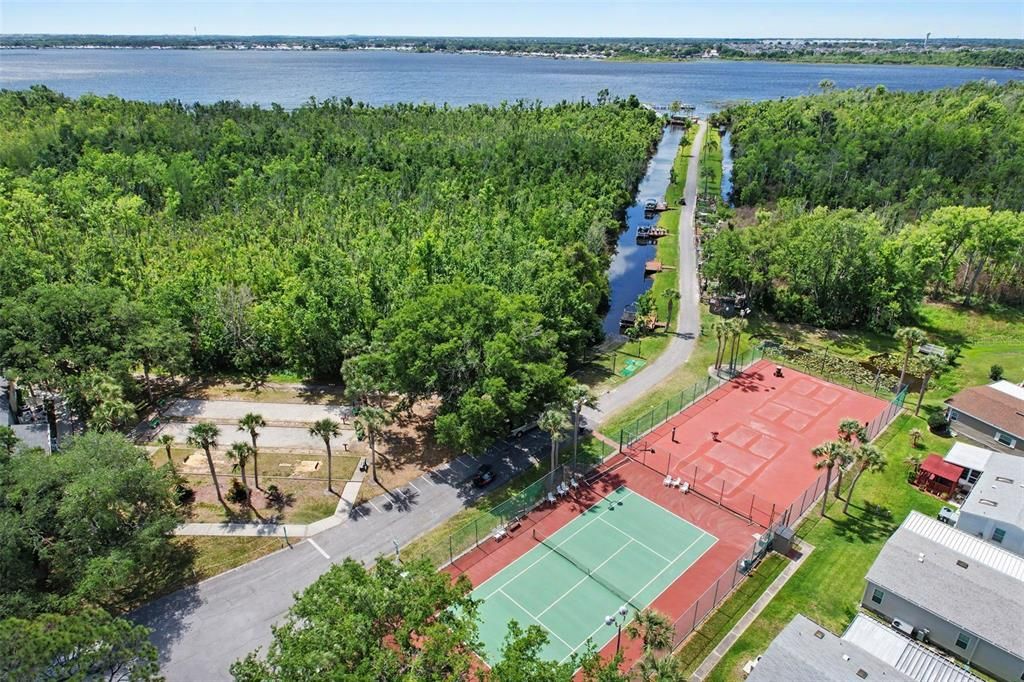 На продажу: $215,000 (3 спален, 2 ванн, 1798 Квадратных фут)