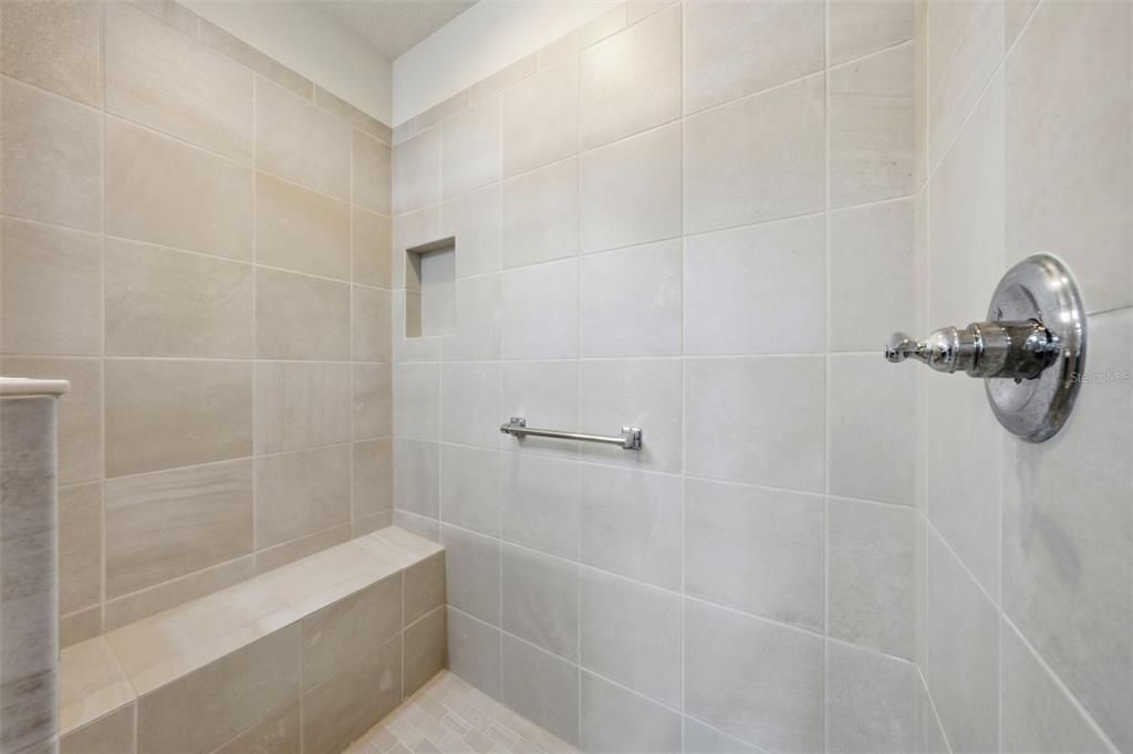 Под контрактом: $445,000 (3 спален, 2 ванн, 1617 Квадратных фут)