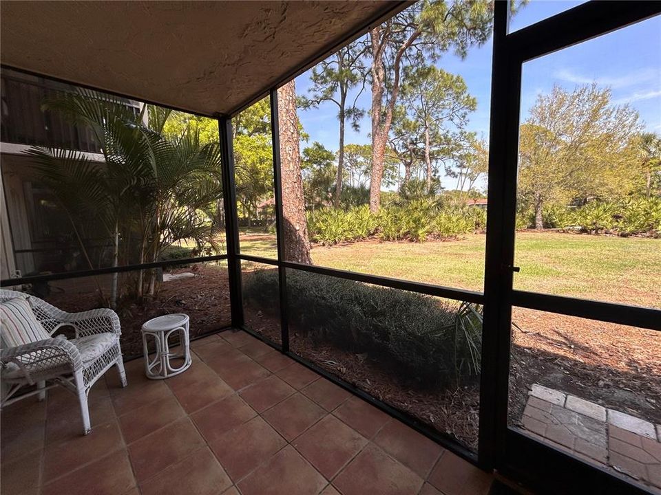 For Sale: $159,900 (1 beds, 1 baths, 800 Square Feet)