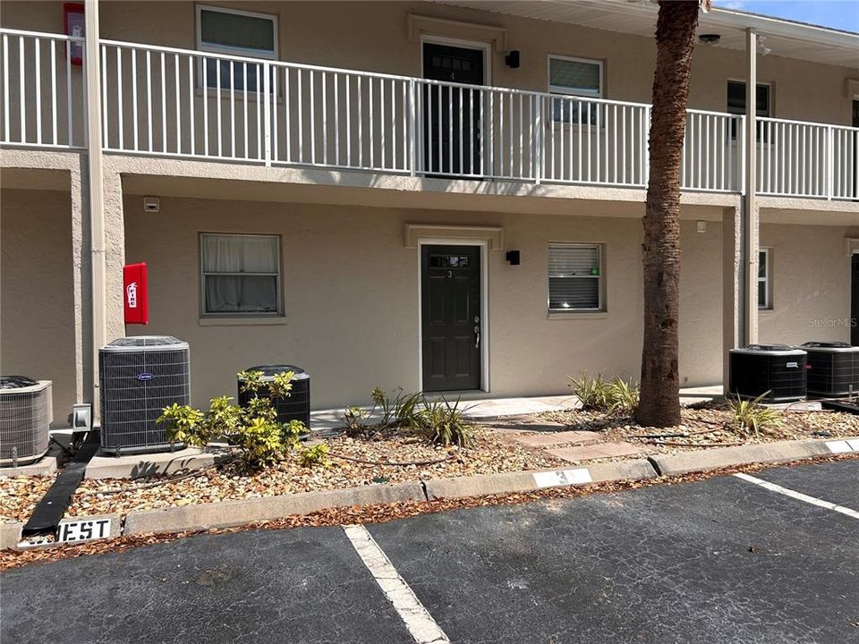 For Sale: $159,900 (1 beds, 1 baths, 800 Square Feet)