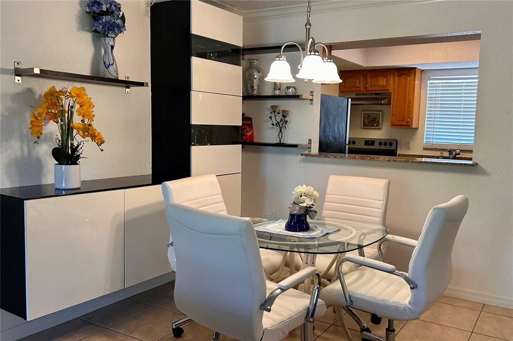 For Sale: $159,900 (1 beds, 1 baths, 800 Square Feet)