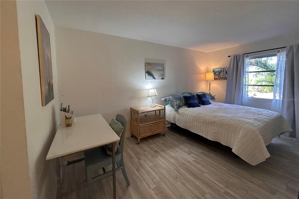 For Sale: $159,900 (1 beds, 1 baths, 800 Square Feet)