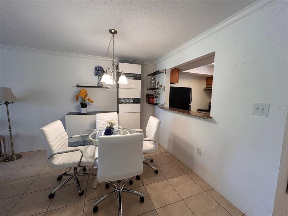 For Sale: $159,900 (1 beds, 1 baths, 800 Square Feet)
