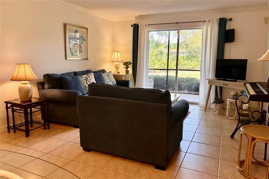 For Sale: $159,900 (1 beds, 1 baths, 800 Square Feet)