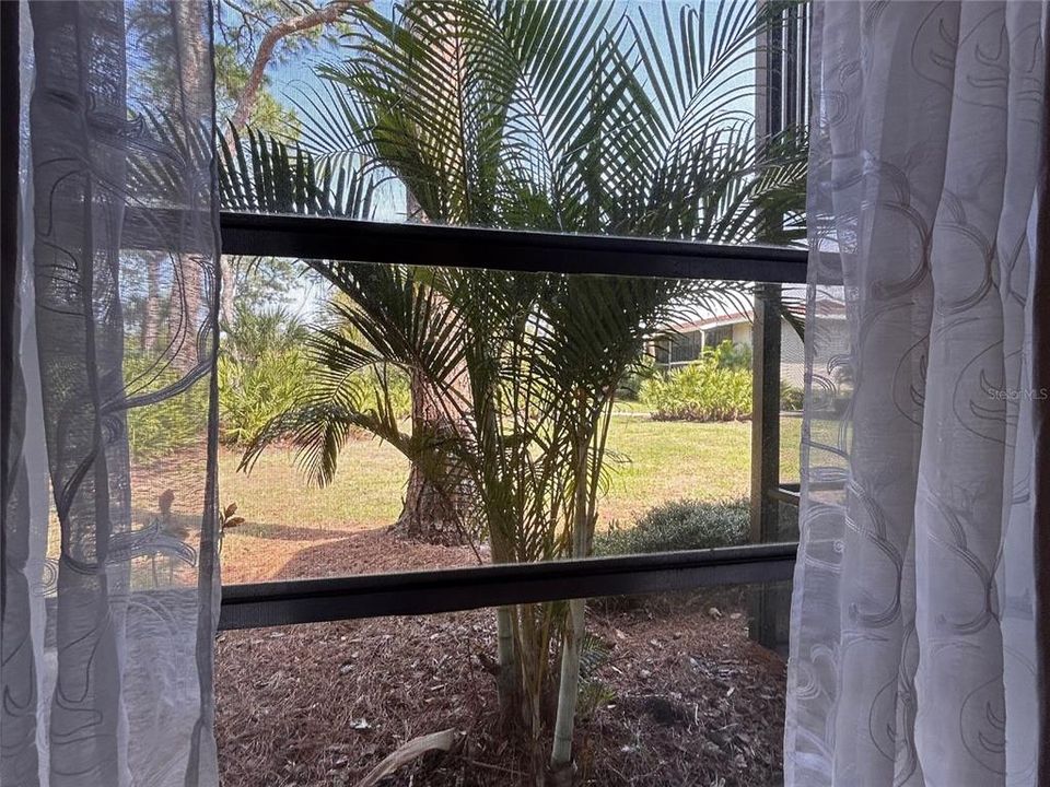For Sale: $159,900 (1 beds, 1 baths, 800 Square Feet)