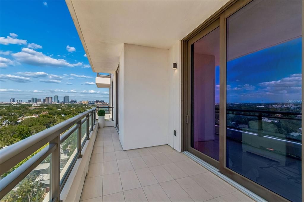 For Sale: $1,698,000 (2 beds, 3 baths, 1942 Square Feet)
