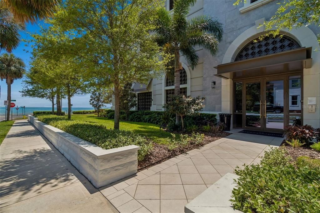 For Sale: $1,698,000 (2 beds, 3 baths, 1942 Square Feet)
