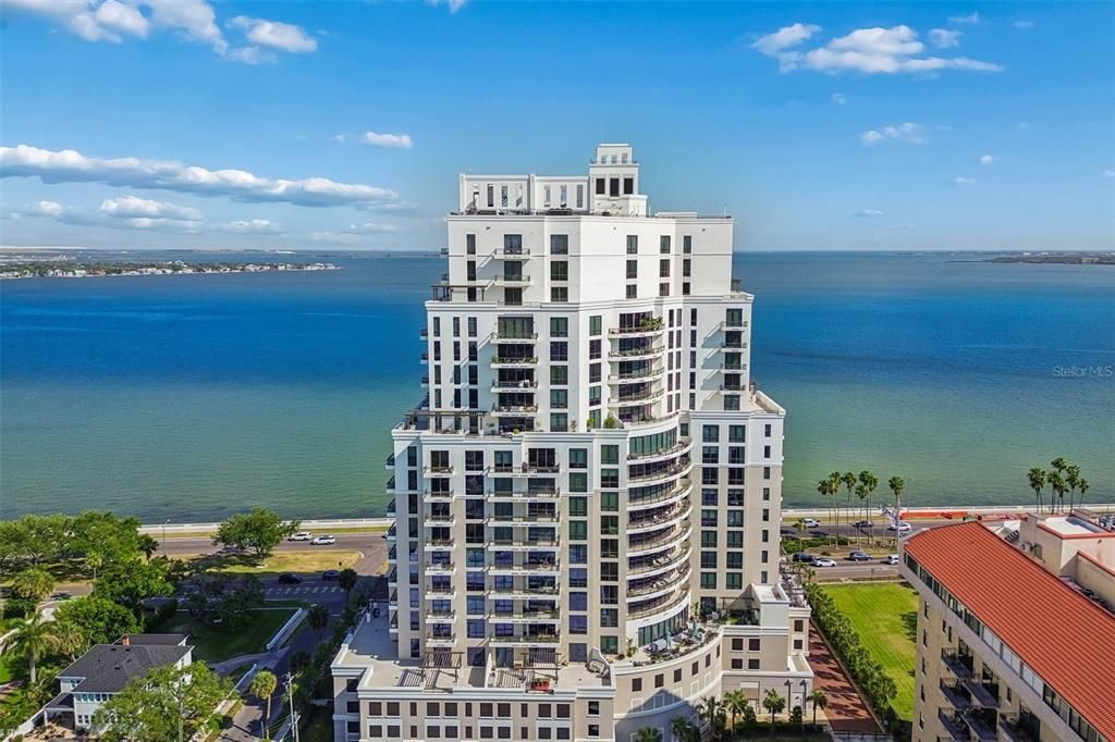 For Sale: $1,698,000 (2 beds, 3 baths, 1942 Square Feet)