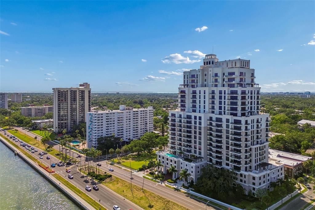 For Sale: $1,698,000 (2 beds, 3 baths, 1942 Square Feet)