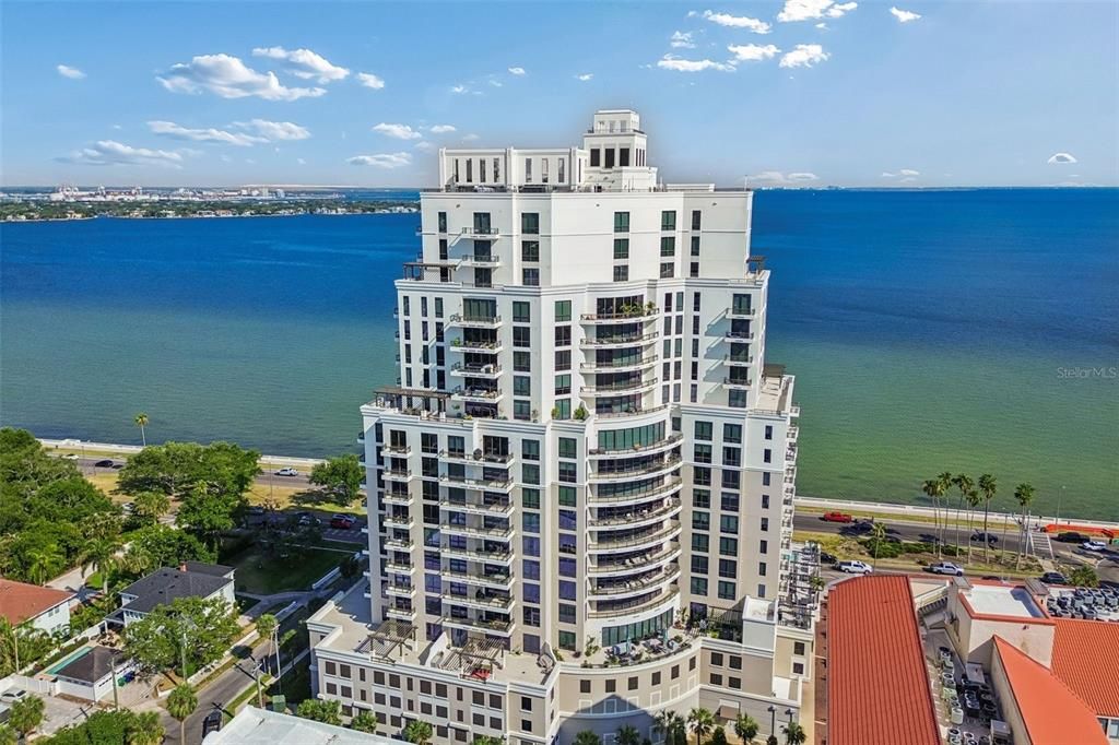 For Sale: $1,698,000 (2 beds, 3 baths, 1942 Square Feet)
