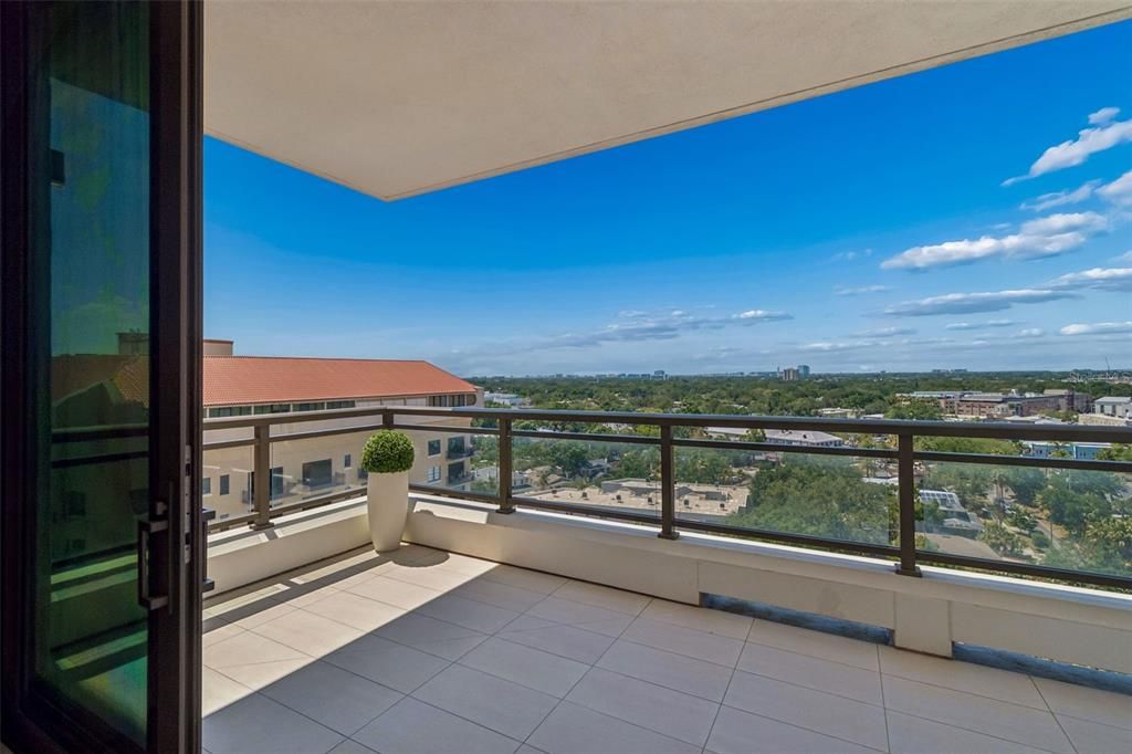 For Sale: $1,698,000 (2 beds, 3 baths, 1942 Square Feet)