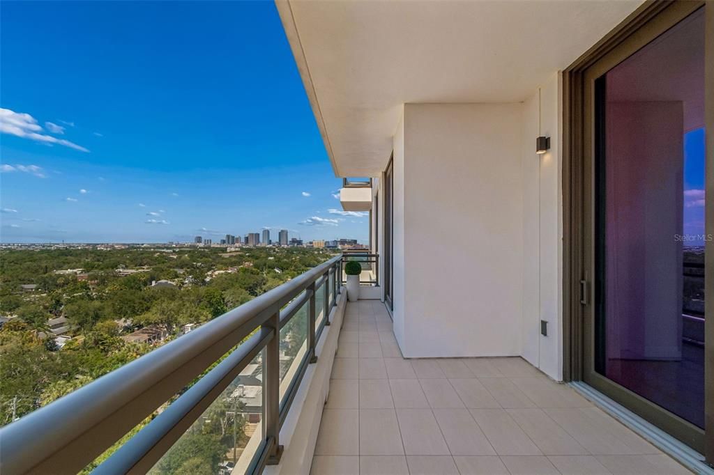 For Sale: $1,698,000 (2 beds, 3 baths, 1942 Square Feet)