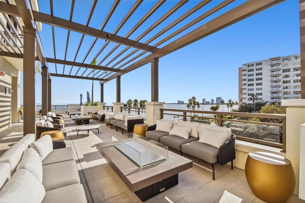 For Sale: $1,698,000 (2 beds, 3 baths, 1942 Square Feet)