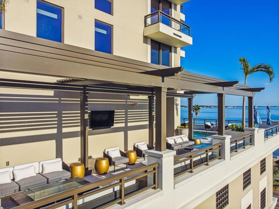 For Sale: $1,698,000 (2 beds, 3 baths, 1942 Square Feet)