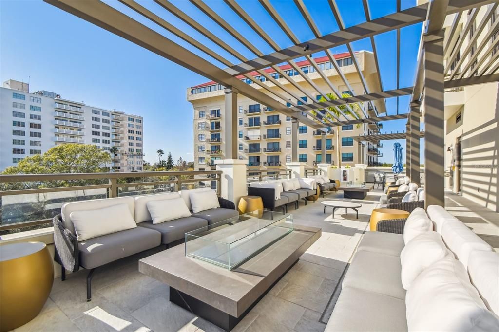 For Sale: $1,698,000 (2 beds, 3 baths, 1942 Square Feet)