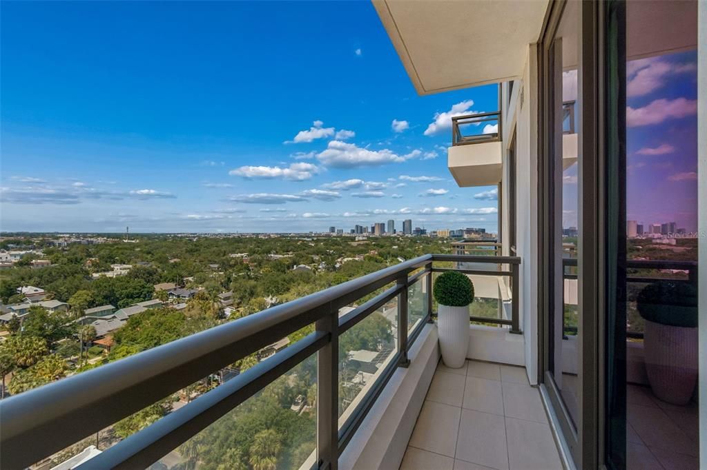 For Sale: $1,698,000 (2 beds, 3 baths, 1942 Square Feet)