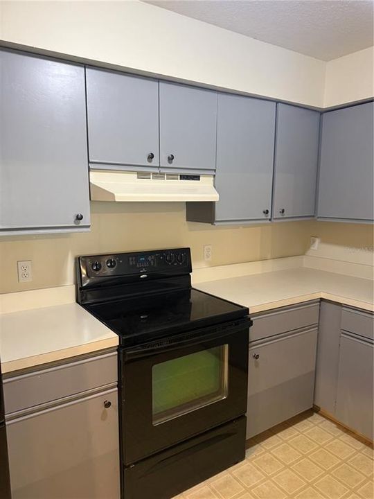 На продажу: $139,900 (2 спален, 2 ванн, 1195 Квадратных фут)
