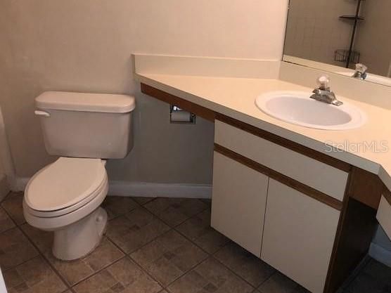 На продажу: $139,900 (2 спален, 2 ванн, 1195 Квадратных фут)