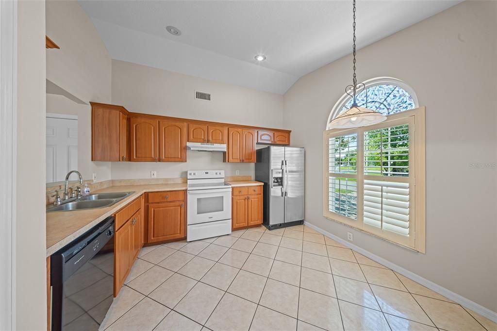 Active With Contract: $325,000 (3 beds, 2 baths, 1371 Square Feet)