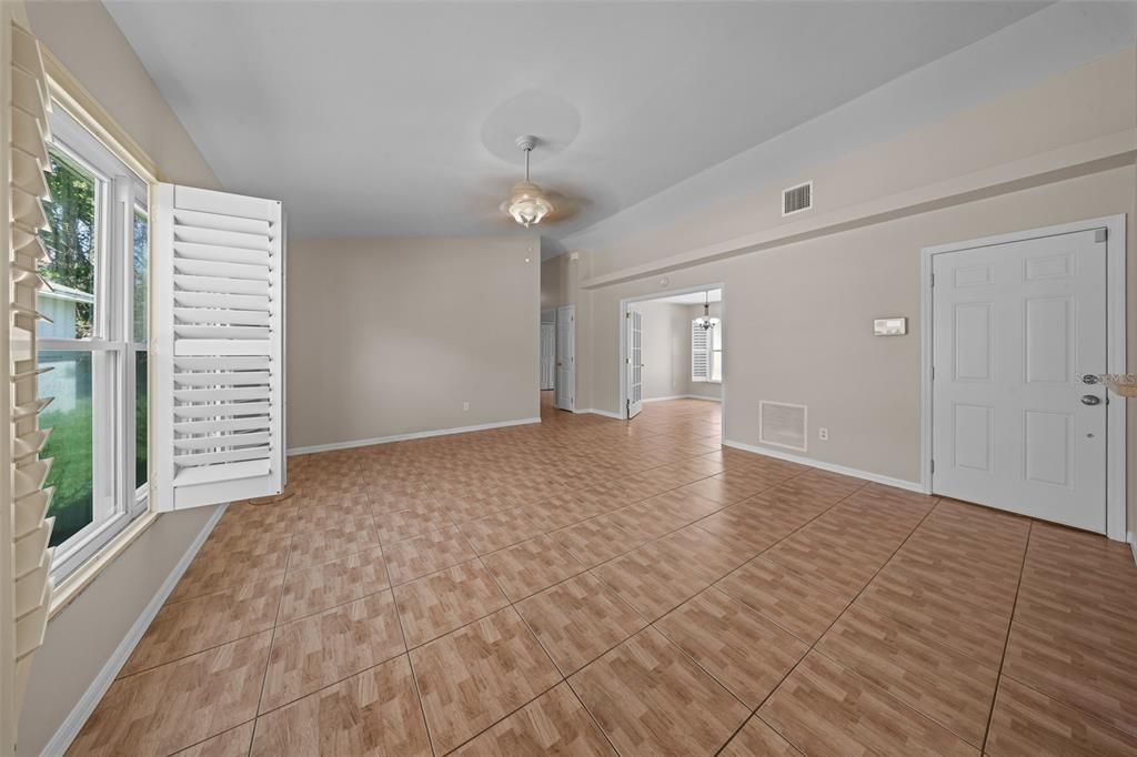 Active With Contract: $325,000 (3 beds, 2 baths, 1371 Square Feet)