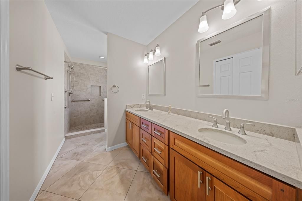 Active With Contract: $325,000 (3 beds, 2 baths, 1371 Square Feet)
