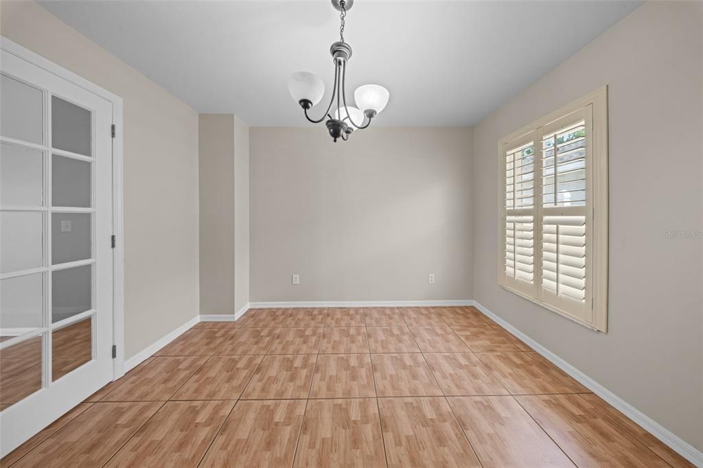 Active With Contract: $325,000 (3 beds, 2 baths, 1371 Square Feet)