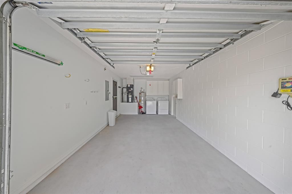 Active With Contract: $325,000 (3 beds, 2 baths, 1371 Square Feet)