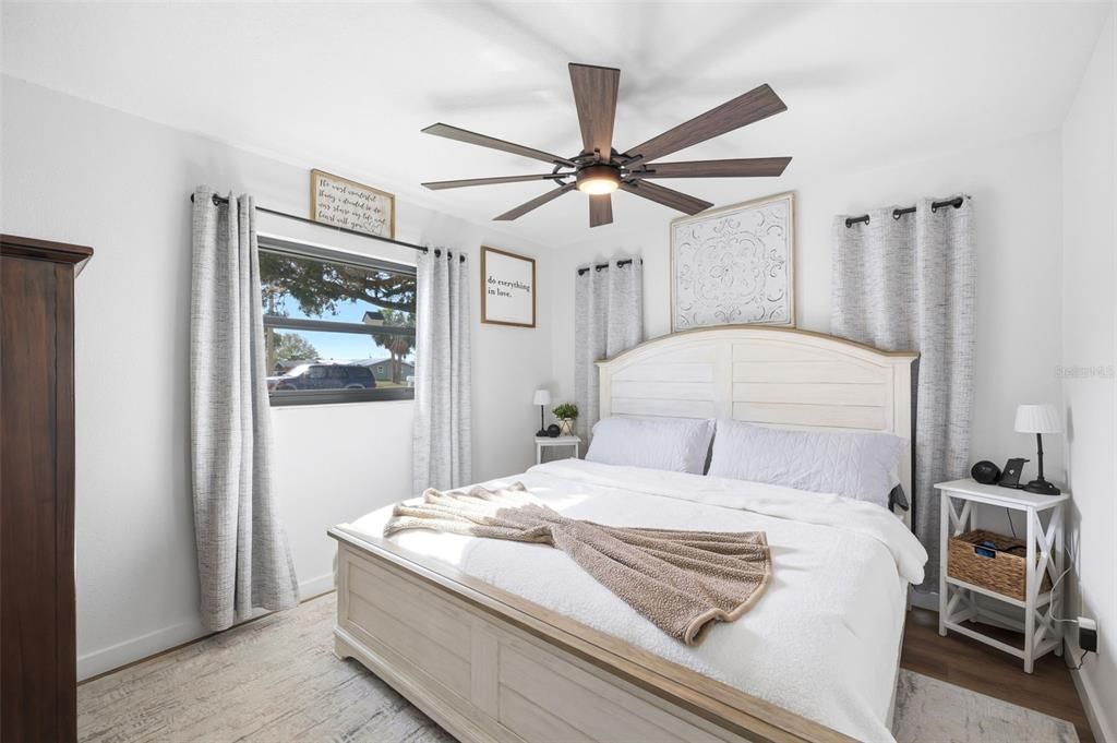 Под контрактом: $299,900 (2 спален, 2 ванн, 1478 Квадратных фут)