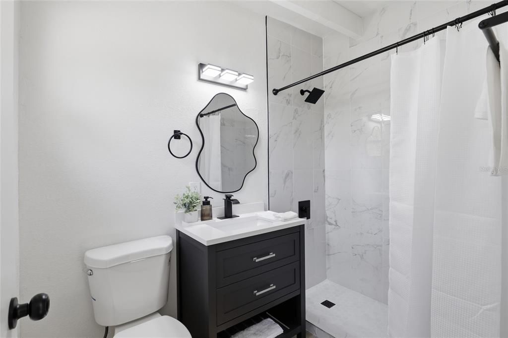 Activo con contrato: $279,900 (3 camas, 2 baños, 1916 Pies cuadrados)