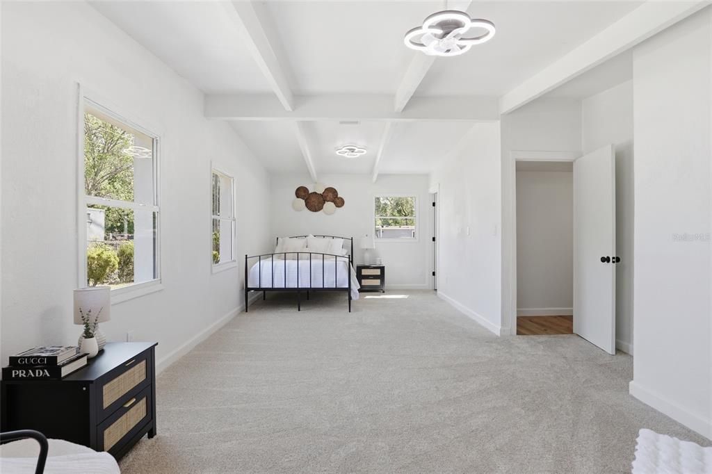 Activo con contrato: $279,900 (3 camas, 2 baños, 1916 Pies cuadrados)
