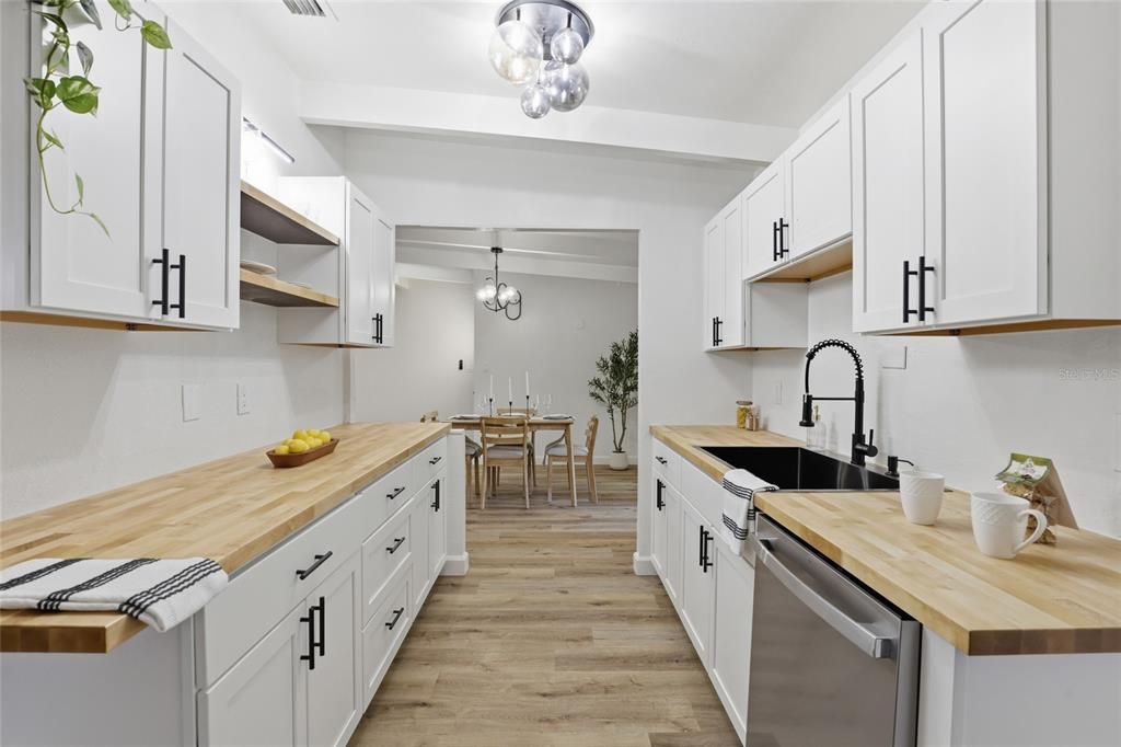 Activo con contrato: $279,900 (3 camas, 2 baños, 1916 Pies cuadrados)