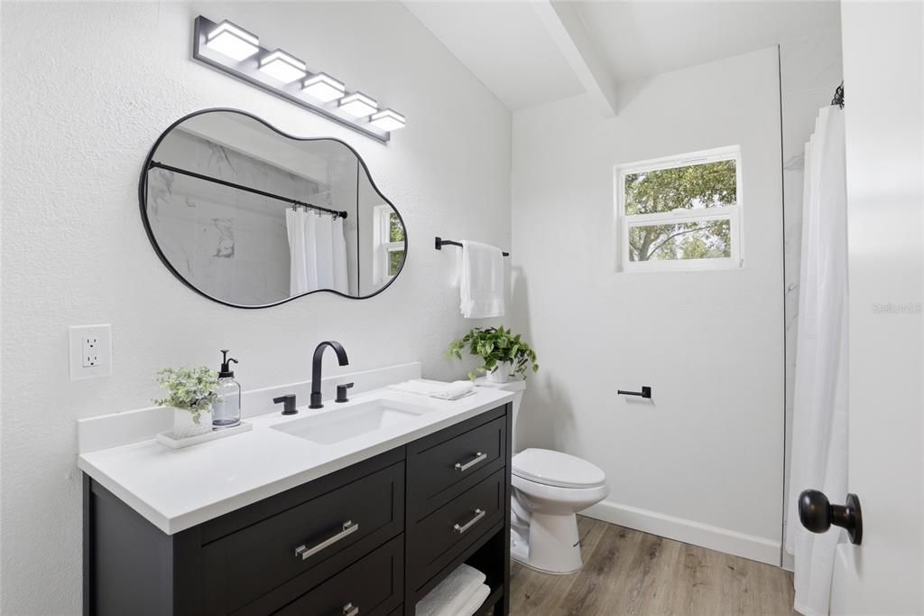 Activo con contrato: $279,900 (3 camas, 2 baños, 1916 Pies cuadrados)