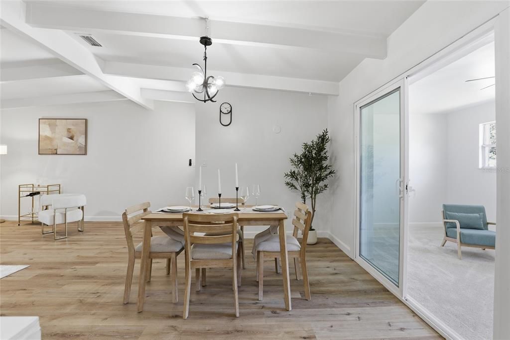 Activo con contrato: $279,900 (3 camas, 2 baños, 1916 Pies cuadrados)