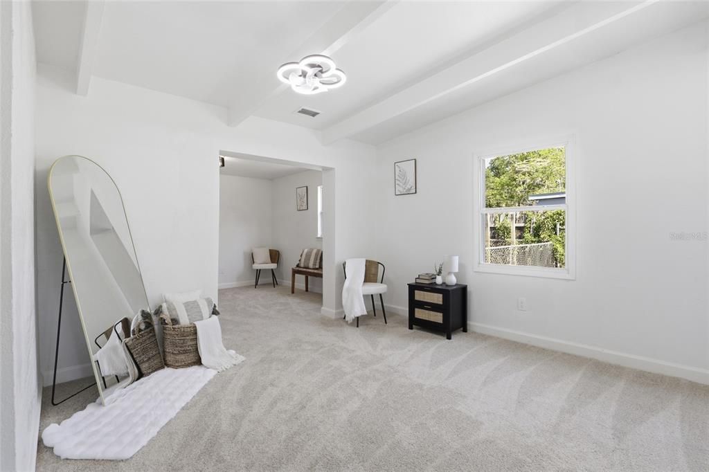 Activo con contrato: $279,900 (3 camas, 2 baños, 1916 Pies cuadrados)